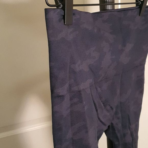 Spanx look at me now camo leggings size L - Picture 2 of 6